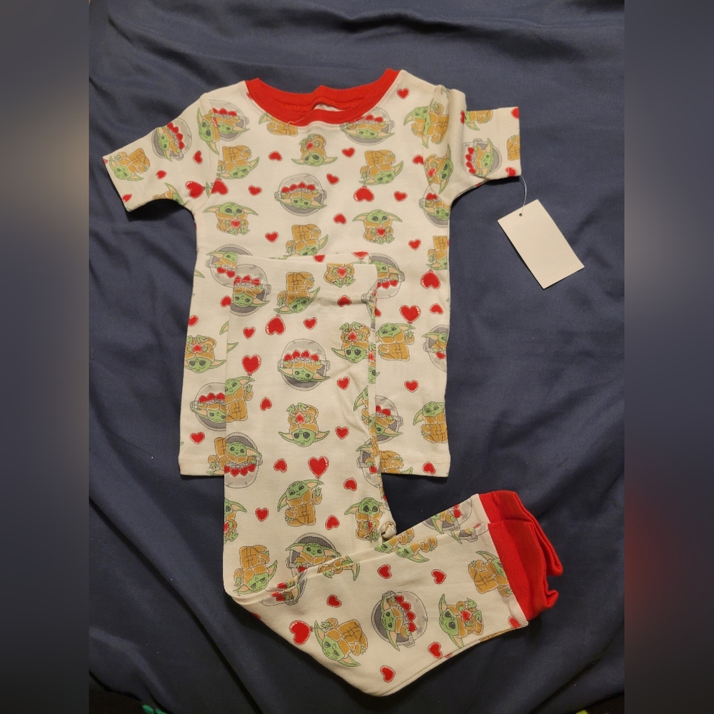 New Toddler Boy's Star Wars Mandalorian PJ Set Valentine's with Grogu Very Cute